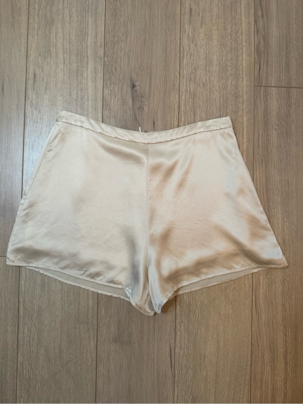 Reformation Chloe Sill Short (Almond)